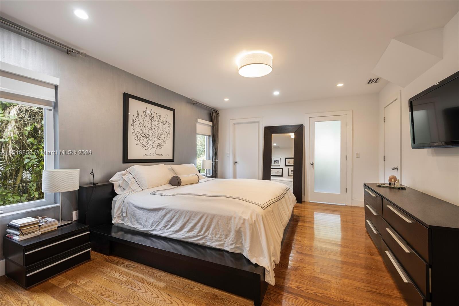 5514 San Vicente St, Coral Gables, Florida 33146, 5 Bedrooms Bedrooms, ,4 BathroomsBathrooms,Residential,For Sale,5514 San Vicente St,A11519858