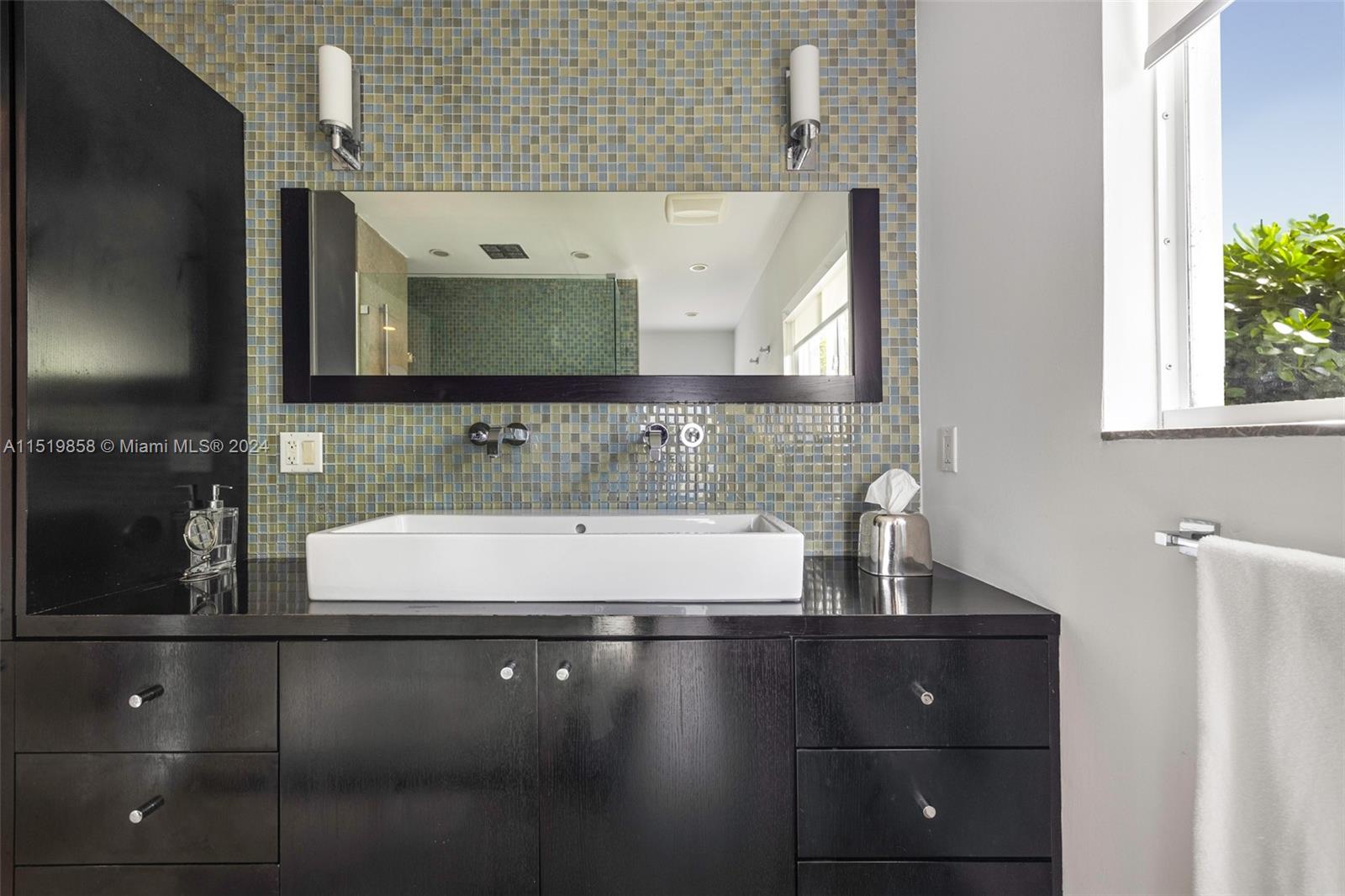 5514 San Vicente St, Coral Gables, Florida 33146, 5 Bedrooms Bedrooms, ,4 BathroomsBathrooms,Residential,For Sale,5514 San Vicente St,A11519858