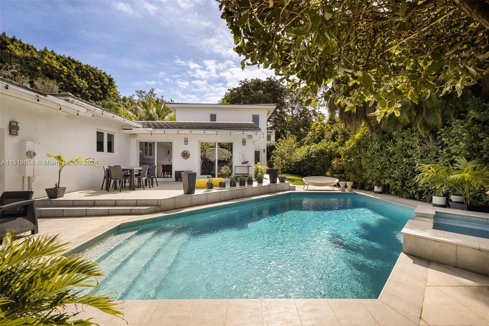 5514 San Vicente St, Coral Gables, Florida 33146, 5 Bedrooms Bedrooms, ,4 BathroomsBathrooms,Residential,For Sale,5514 San Vicente St,A11519858