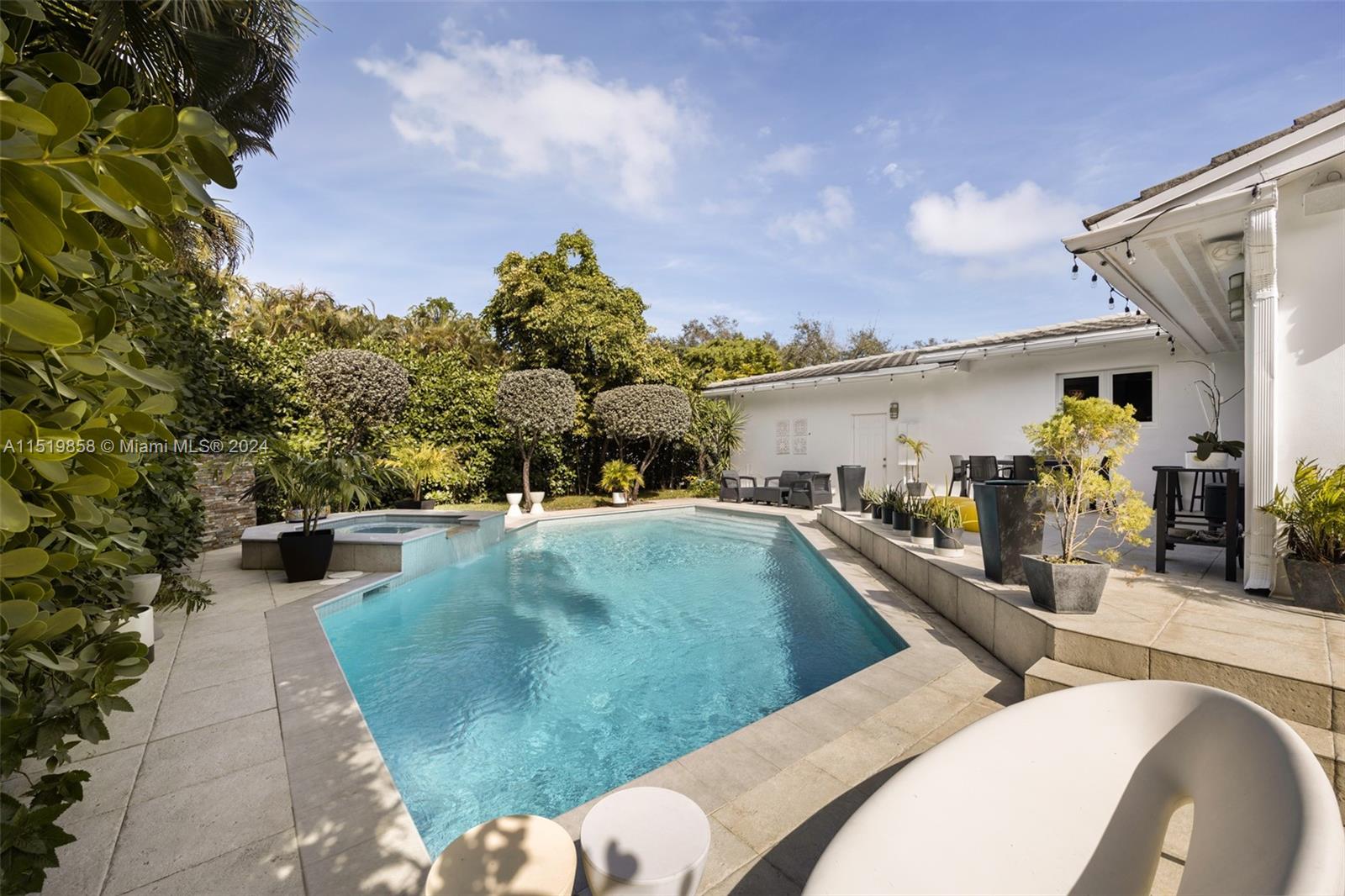 5514 San Vicente St, Coral Gables, Florida 33146, 5 Bedrooms Bedrooms, ,4 BathroomsBathrooms,Residential,For Sale,5514 San Vicente St,A11519858