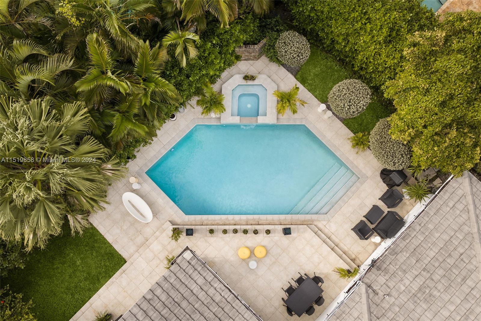 5514 San Vicente St, Coral Gables, Florida 33146, 5 Bedrooms Bedrooms, ,4 BathroomsBathrooms,Residential,For Sale,5514 San Vicente St,A11519858