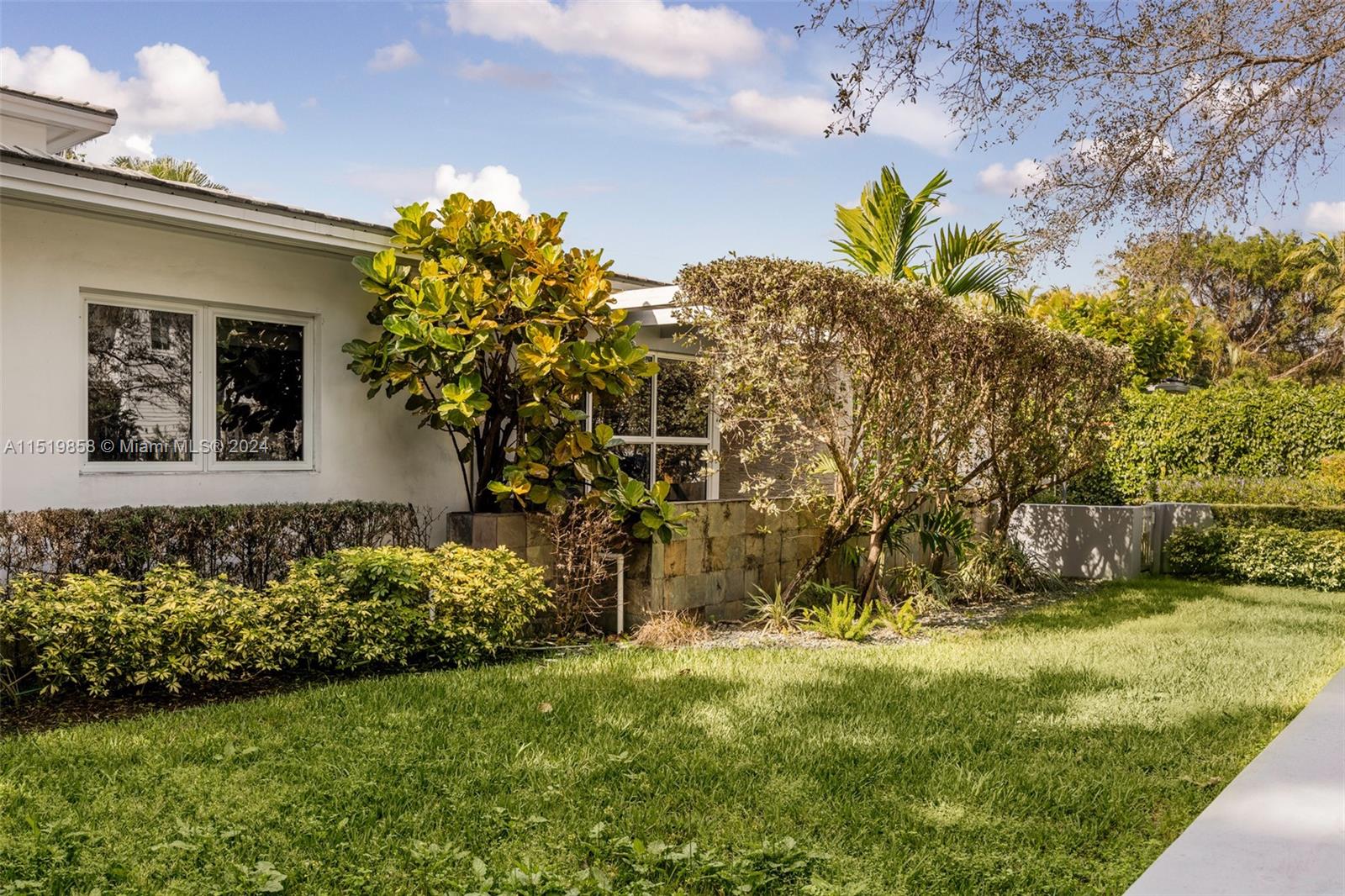 5514 San Vicente St, Coral Gables, Florida 33146, 5 Bedrooms Bedrooms, ,4 BathroomsBathrooms,Residential,For Sale,5514 San Vicente St,A11519858