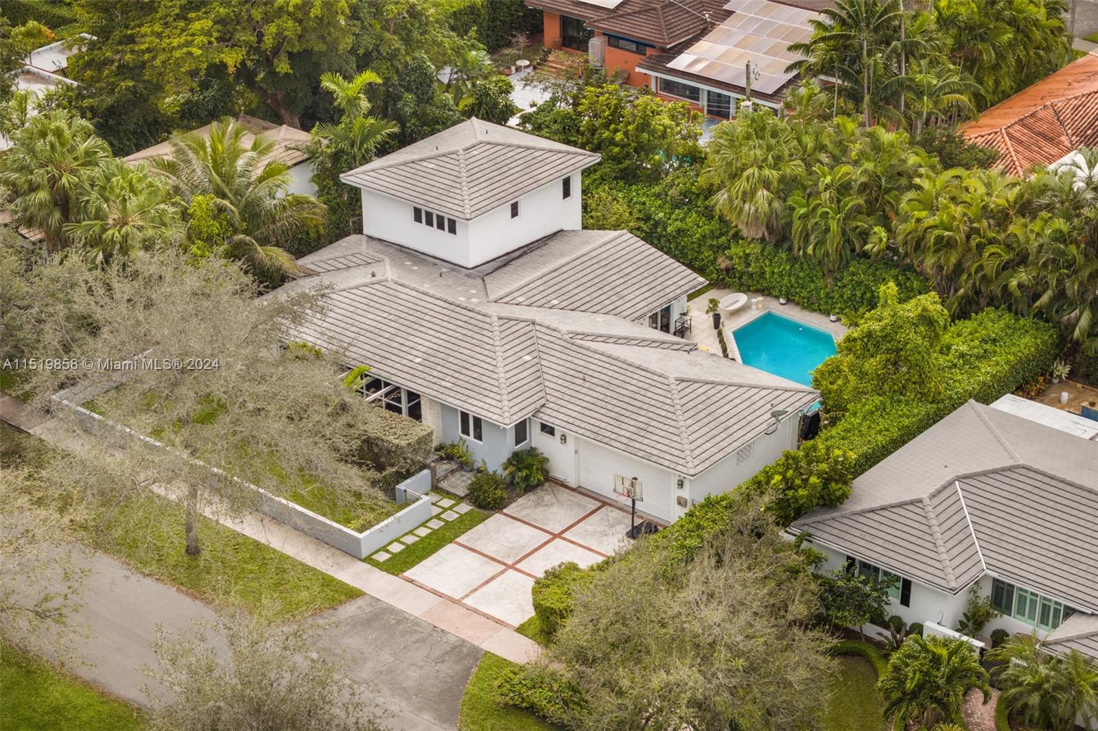 5514 San Vicente St, Coral Gables, Florida 33146, 5 Bedrooms Bedrooms, ,4 BathroomsBathrooms,Residential,For Sale,5514 San Vicente St,A11519858