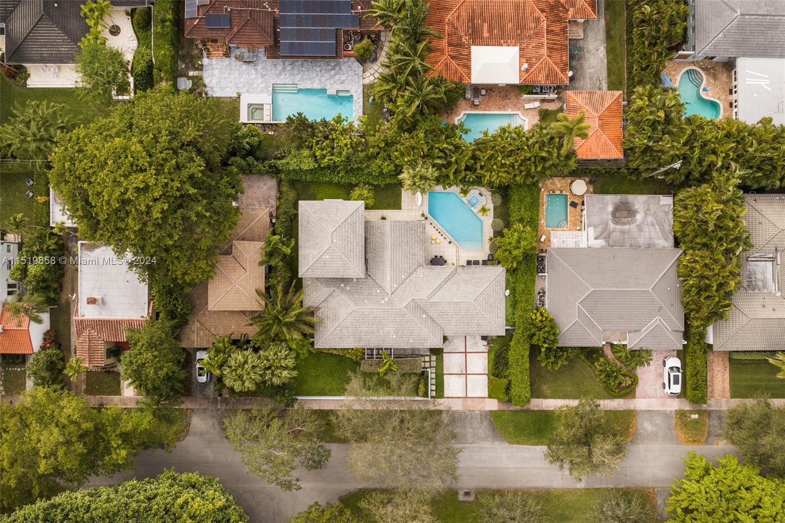 5514 San Vicente St, Coral Gables, Florida 33146, 5 Bedrooms Bedrooms, ,4 BathroomsBathrooms,Residential,For Sale,5514 San Vicente St,A11519858