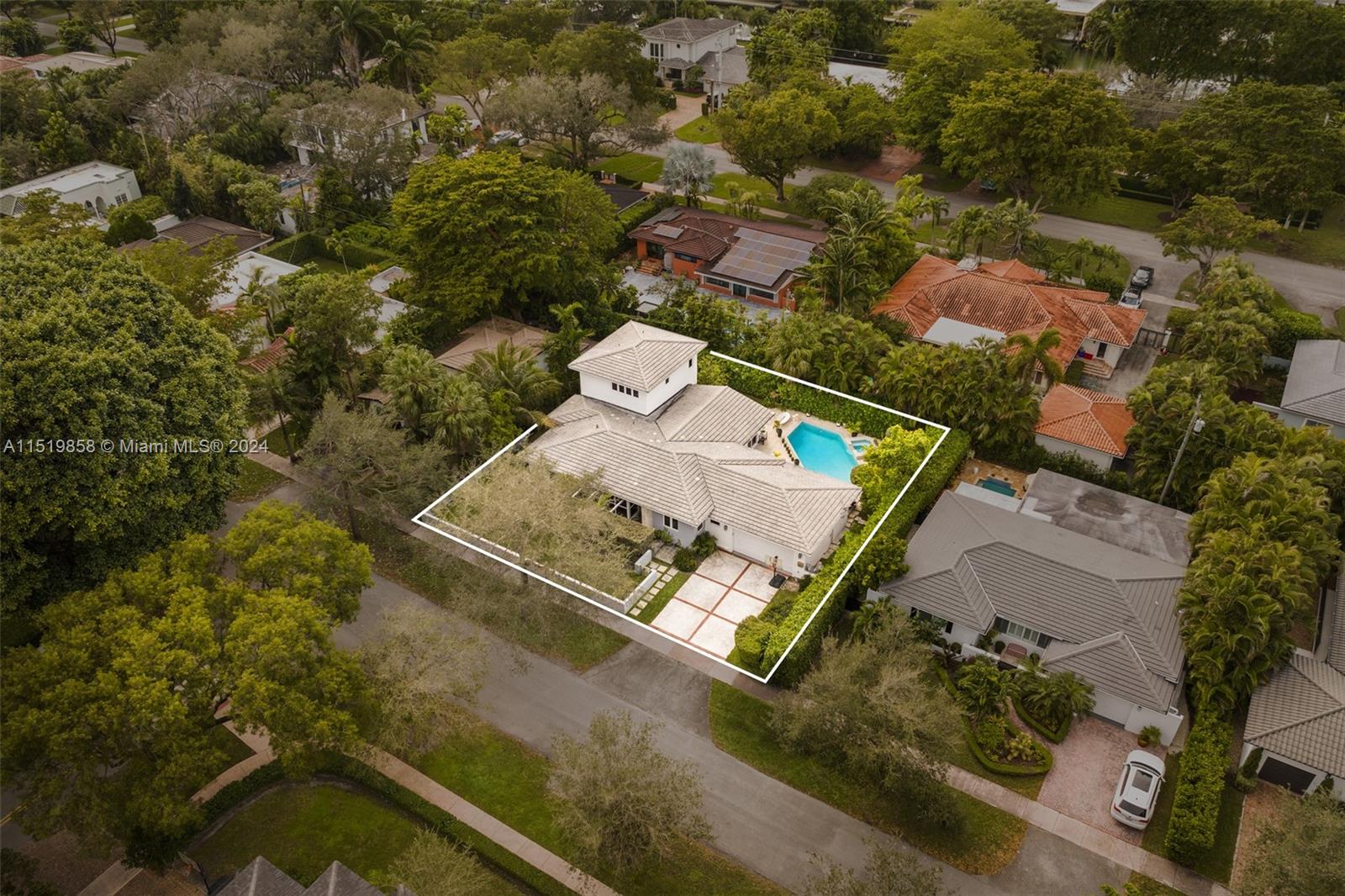5514 San Vicente St, Coral Gables, Florida 33146, 5 Bedrooms Bedrooms, ,4 BathroomsBathrooms,Residential,For Sale,5514 San Vicente St,A11519858