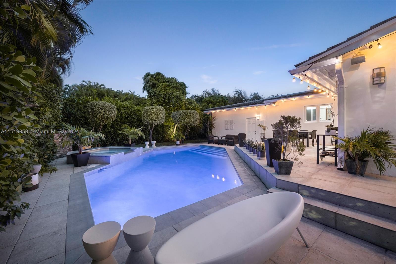 5514 San Vicente St, Coral Gables, Florida 33146, 5 Bedrooms Bedrooms, ,4 BathroomsBathrooms,Residential,For Sale,5514 San Vicente St,A11519858