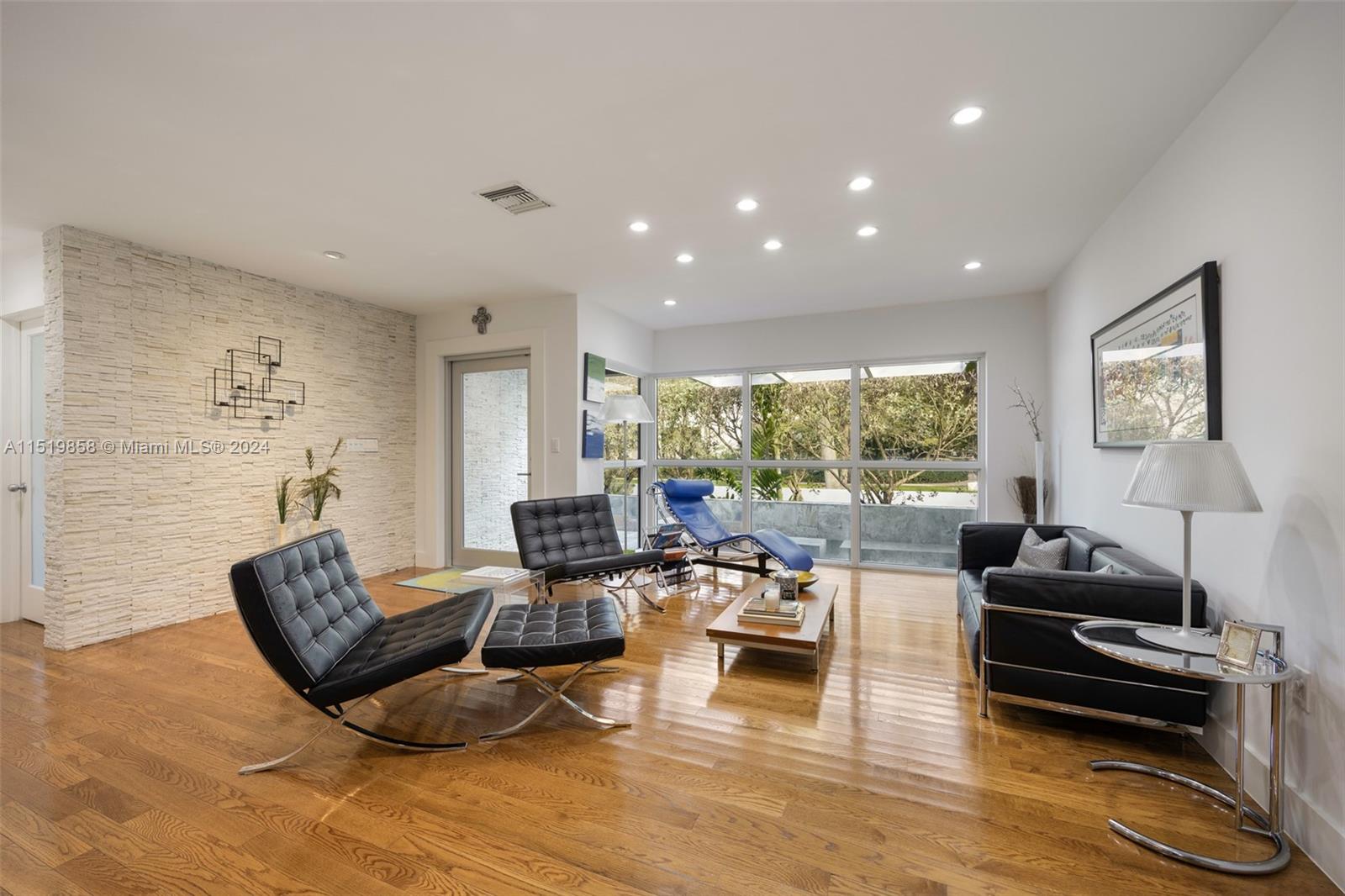 5514 San Vicente St, Coral Gables, Florida 33146, 5 Bedrooms Bedrooms, ,4 BathroomsBathrooms,Residential,For Sale,5514 San Vicente St,A11519858