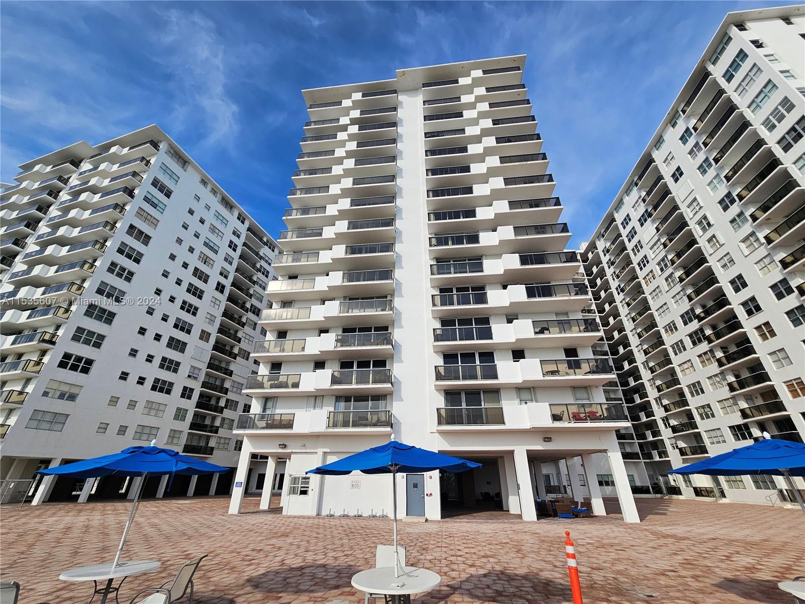 6039 Collins Ave 433, Miami Beach, Florida 33140, 2 Bedrooms Bedrooms, ,2 BathroomsBathrooms,Residentiallease,For Rent,6039 Collins Ave 433,A11535607