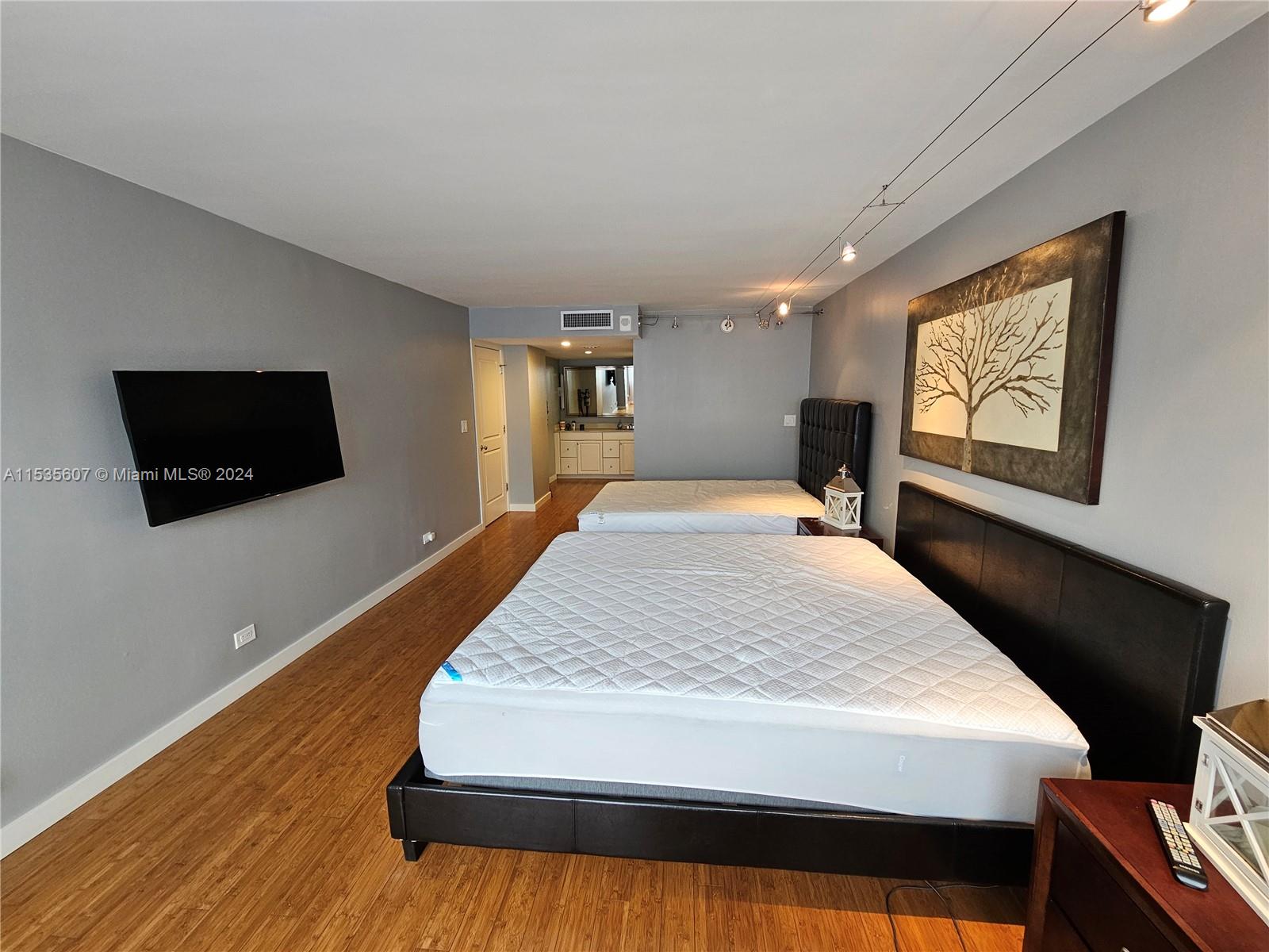 6039 Collins Ave 433, Miami Beach, Florida 33140, 2 Bedrooms Bedrooms, ,2 BathroomsBathrooms,Residentiallease,For Rent,6039 Collins Ave 433,A11535607