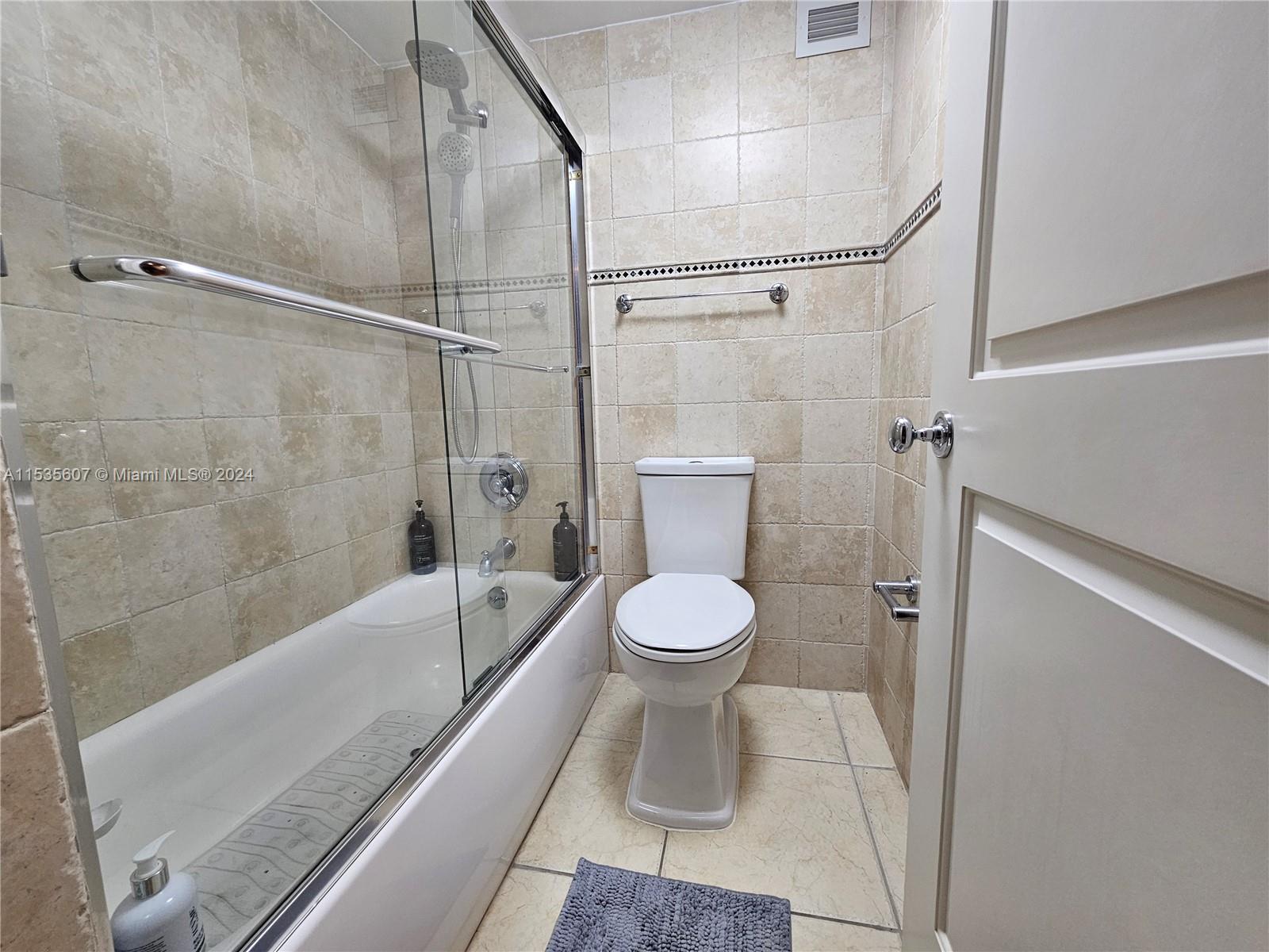 6039 Collins Ave 433, Miami Beach, Florida 33140, 2 Bedrooms Bedrooms, ,2 BathroomsBathrooms,Residentiallease,For Rent,6039 Collins Ave 433,A11535607