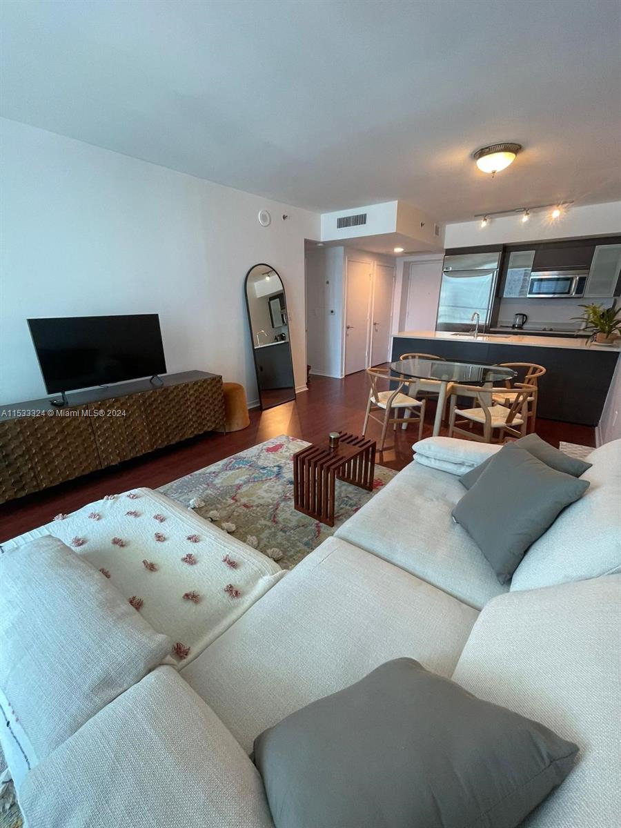 55 SE 6th St 2206, Miami, Florida 33131, 1 Bedroom Bedrooms, ,1 BathroomBathrooms,Residentiallease,For Rent,55 SE 6th St 2206,A11533324