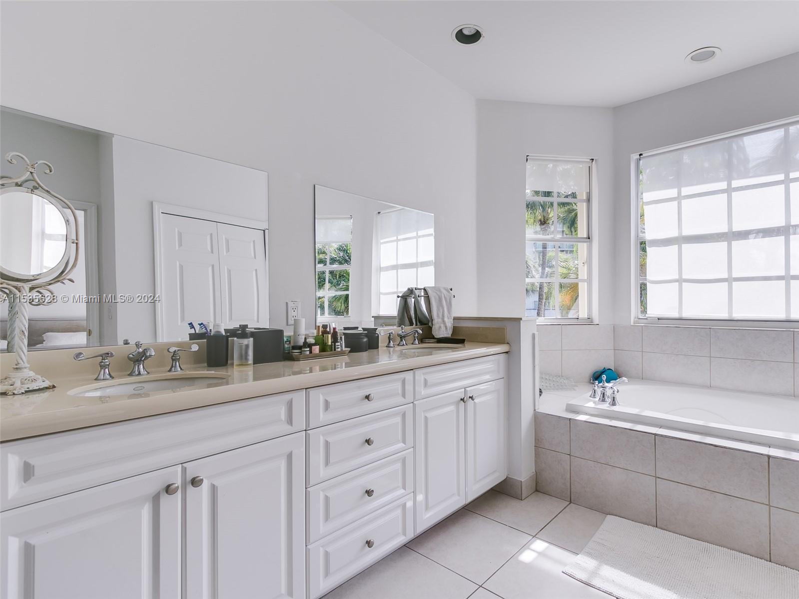 3950 194th Ln, Sunny Isles Beach, FL, 33160 United States, 5 Bedrooms Bedrooms, ,4 BathroomsBathrooms,Residential,For Sale,194th Ln,A11535628