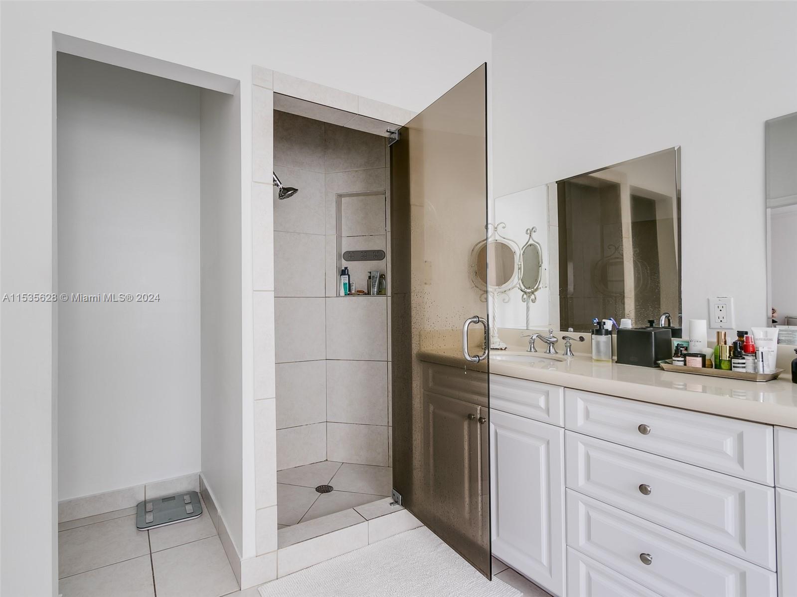 3950 194th Ln, Sunny Isles Beach, FL, 33160 United States, 5 Bedrooms Bedrooms, ,4 BathroomsBathrooms,Residential,For Sale,194th Ln,A11535628