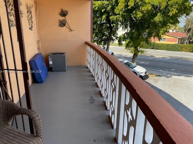 11 SW 52nd Ave 3B, Miami, Florida 33134, 1 Bedroom Bedrooms, ,1 BathroomBathrooms,Residential,For Sale,11 SW 52nd Ave 3B,A11535567