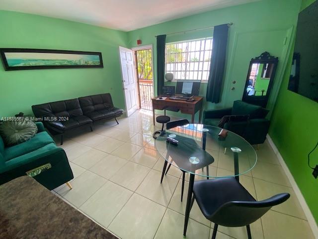 11 SW 52nd Ave 3B, Miami, Florida 33134, 1 Bedroom Bedrooms, ,1 BathroomBathrooms,Residential,For Sale,11 SW 52nd Ave 3B,A11535567