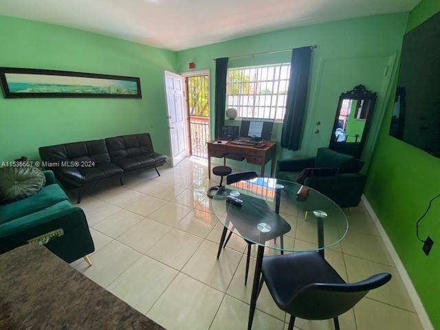 11 SW 52nd Ave 3B, Miami, Florida 33134, 1 Bedroom Bedrooms, ,1 BathroomBathrooms,Residential,For Sale,11 SW 52nd Ave 3B,A11535567