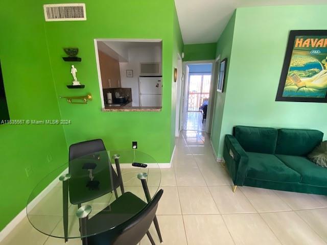 11 SW 52nd Ave 3B, Miami, Florida 33134, 1 Bedroom Bedrooms, ,1 BathroomBathrooms,Residential,For Sale,11 SW 52nd Ave 3B,A11535567