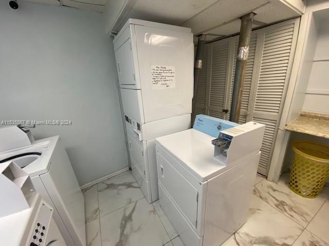 11 SW 52nd Ave 3B, Miami, Florida 33134, 1 Bedroom Bedrooms, ,1 BathroomBathrooms,Residential,For Sale,11 SW 52nd Ave 3B,A11535567