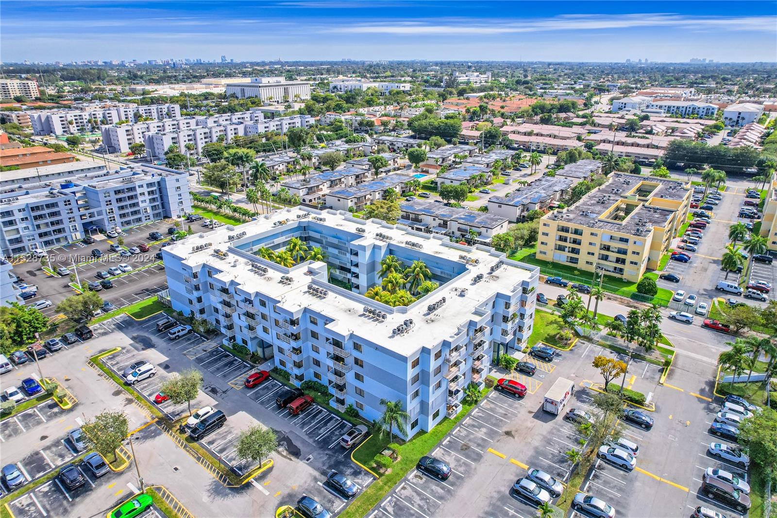 8251 NW 8th St 416, Miami, Florida 33126, 2 Bedrooms Bedrooms, ,2 BathroomsBathrooms,Residential,For Sale,8251 NW 8th St 416,A11528735