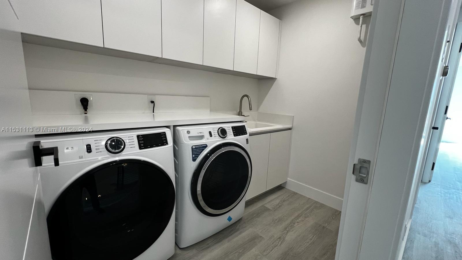 1814 Middle River Dr, Fort Lauderdale, FL 33305, 3 Bedrooms Bedrooms, ,3 BathroomsBathrooms,Residential,For Sale,Middle River Dr,A11531113