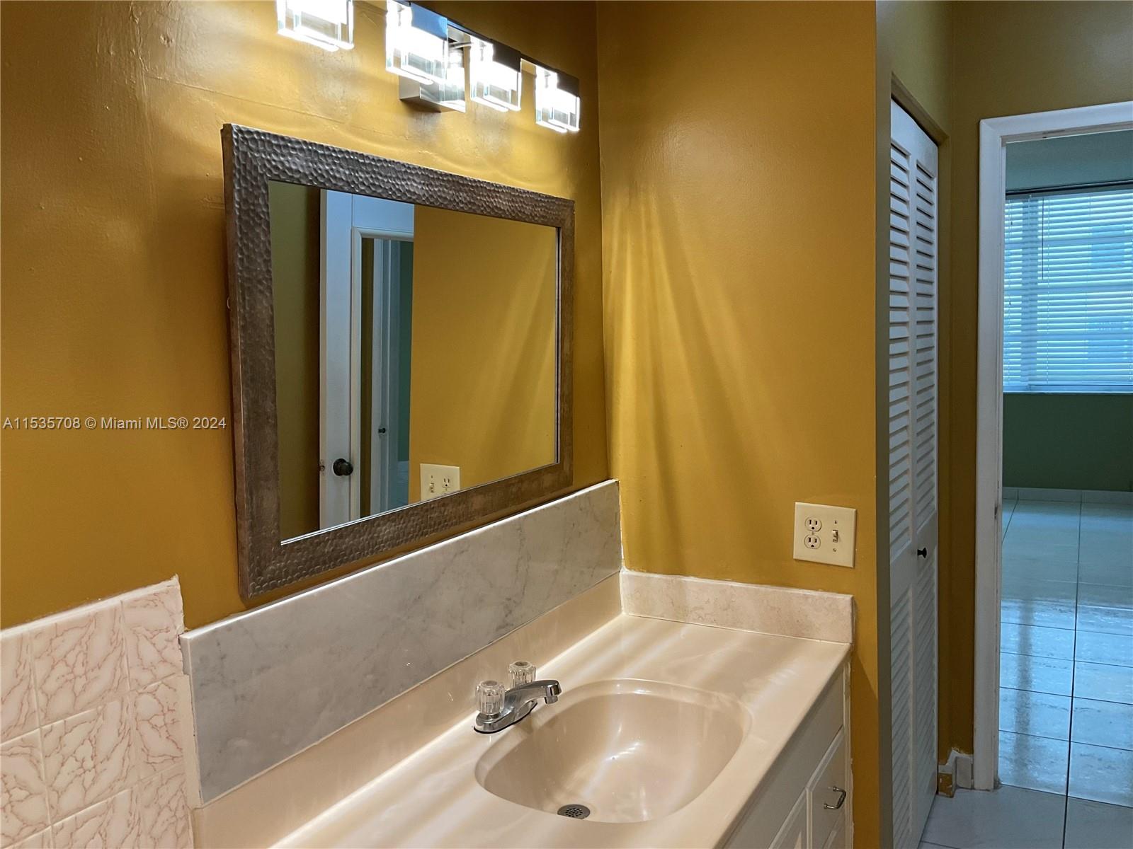 1817 S Ocean Dr 824, Hallandale Beach, Florida 33009, 1 Bedroom Bedrooms, ,1 BathroomBathrooms,Residentiallease,For Rent,1817 S Ocean Dr 824,A11535708