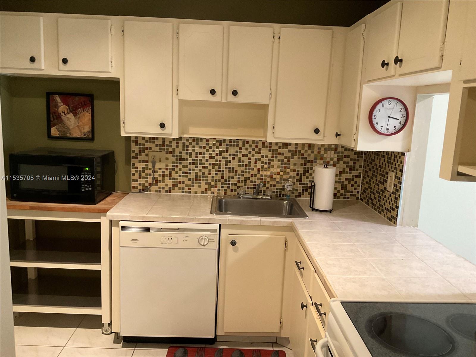 1817 S Ocean Dr 824, Hallandale Beach, Florida 33009, 1 Bedroom Bedrooms, ,1 BathroomBathrooms,Residentiallease,For Rent,1817 S Ocean Dr 824,A11535708