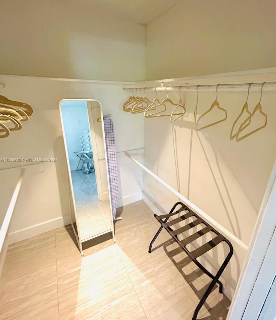 20515 Highland Lakes Blvd, Miami, Florida 33179, 3 Bedrooms Bedrooms, 5 Rooms Rooms,2 BathroomsBathrooms,Residential,For Sale,20515 Highland Lakes Blvd,A11535732