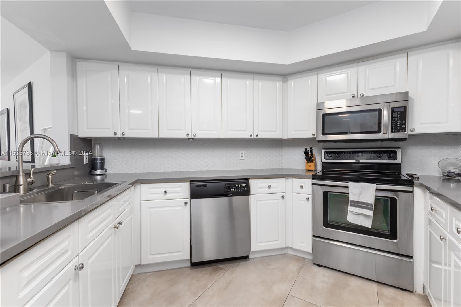 1800 Sunset Harbour Dr 815, Miami Beach, Florida 33139, 2 Bedrooms Bedrooms, ,2 BathroomsBathrooms,Residentiallease,For Rent,1800 Sunset Harbour Dr 815,A11535738