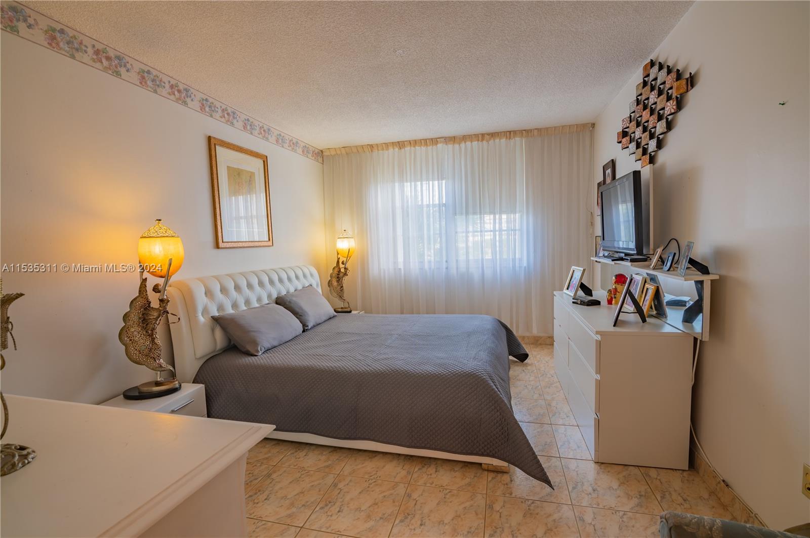 300 Bayview Dr, Sunny Isles Beach, FL, 33160 United States, 1 Bedroom Bedrooms, ,1 BathroomBathrooms,Residential,For Sale,Bayview Dr,A11535311