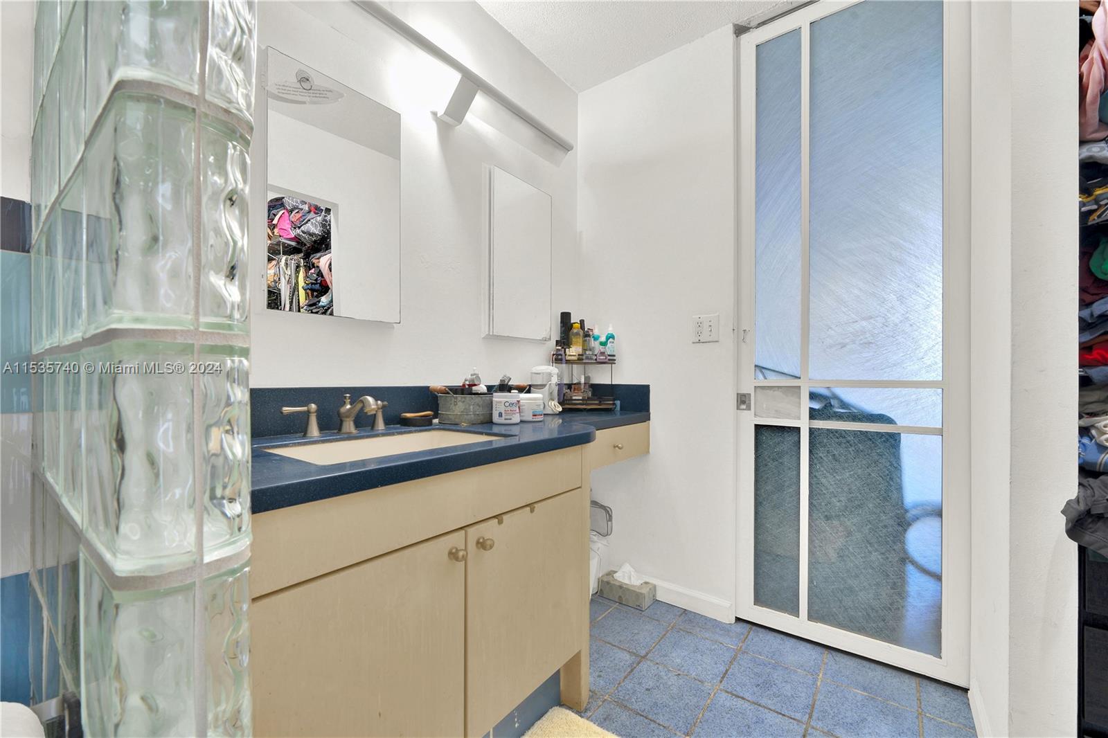1670 Lincoln Ct 7B, Miami Beach, Florida 33139, 1 Bedroom Bedrooms, ,1 BathroomBathrooms,Residential,For Sale,1670 Lincoln Ct 7B,A11535740