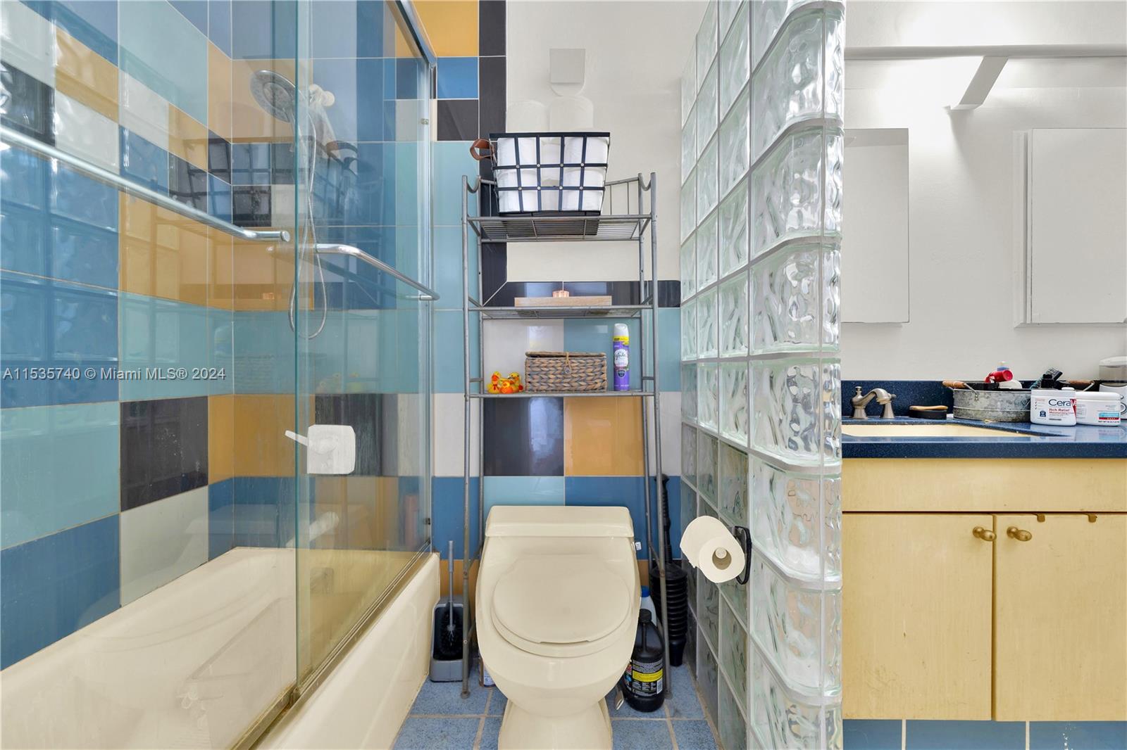 1670 Lincoln Ct 7B, Miami Beach, Florida 33139, 1 Bedroom Bedrooms, ,1 BathroomBathrooms,Residential,For Sale,1670 Lincoln Ct 7B,A11535740