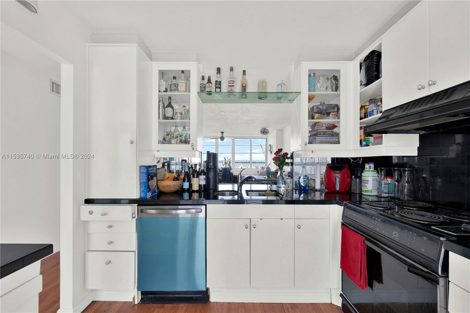 1670 Lincoln Ct 7B, Miami Beach, Florida 33139, 1 Bedroom Bedrooms, ,1 BathroomBathrooms,Residential,For Sale,1670 Lincoln Ct 7B,A11535740