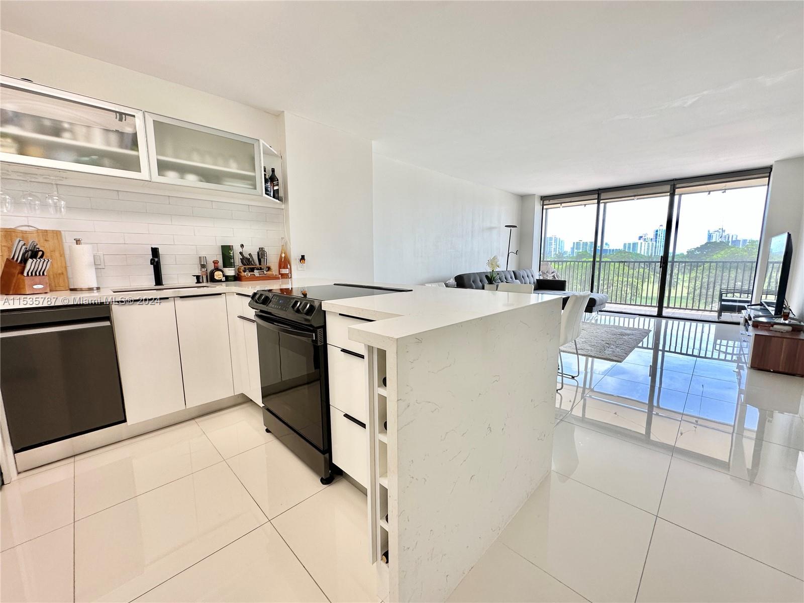 20379 W Country Club Dr 537, Aventura, Florida 33180, 1 Bedroom Bedrooms, ,1 BathroomBathrooms,Residential,For Sale,20379 W Country Club Dr 537,A11535787