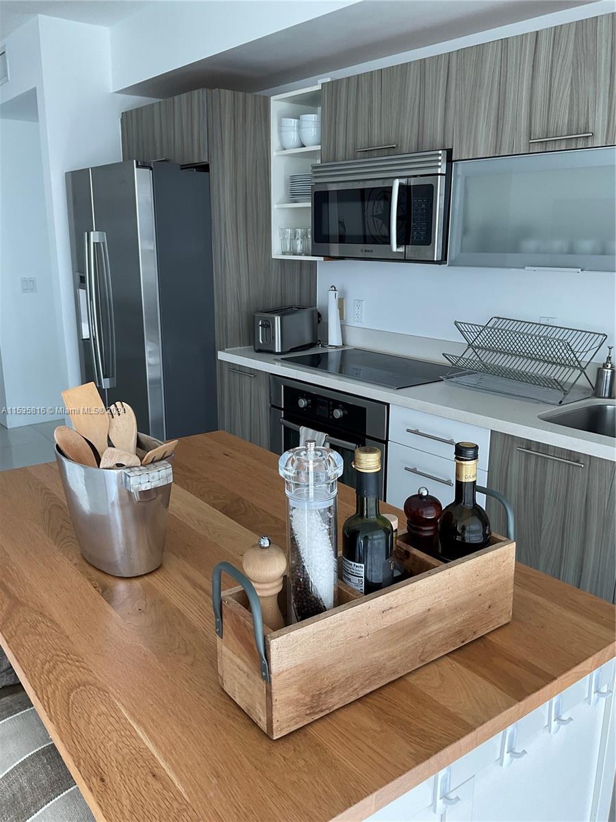 6700 Indian Creek Dr 1207, Miami Beach, Florida 33141, 3 Bedrooms Bedrooms, ,2 BathroomsBathrooms,Residentiallease,For Rent,6700 Indian Creek Dr 1207,A11535816