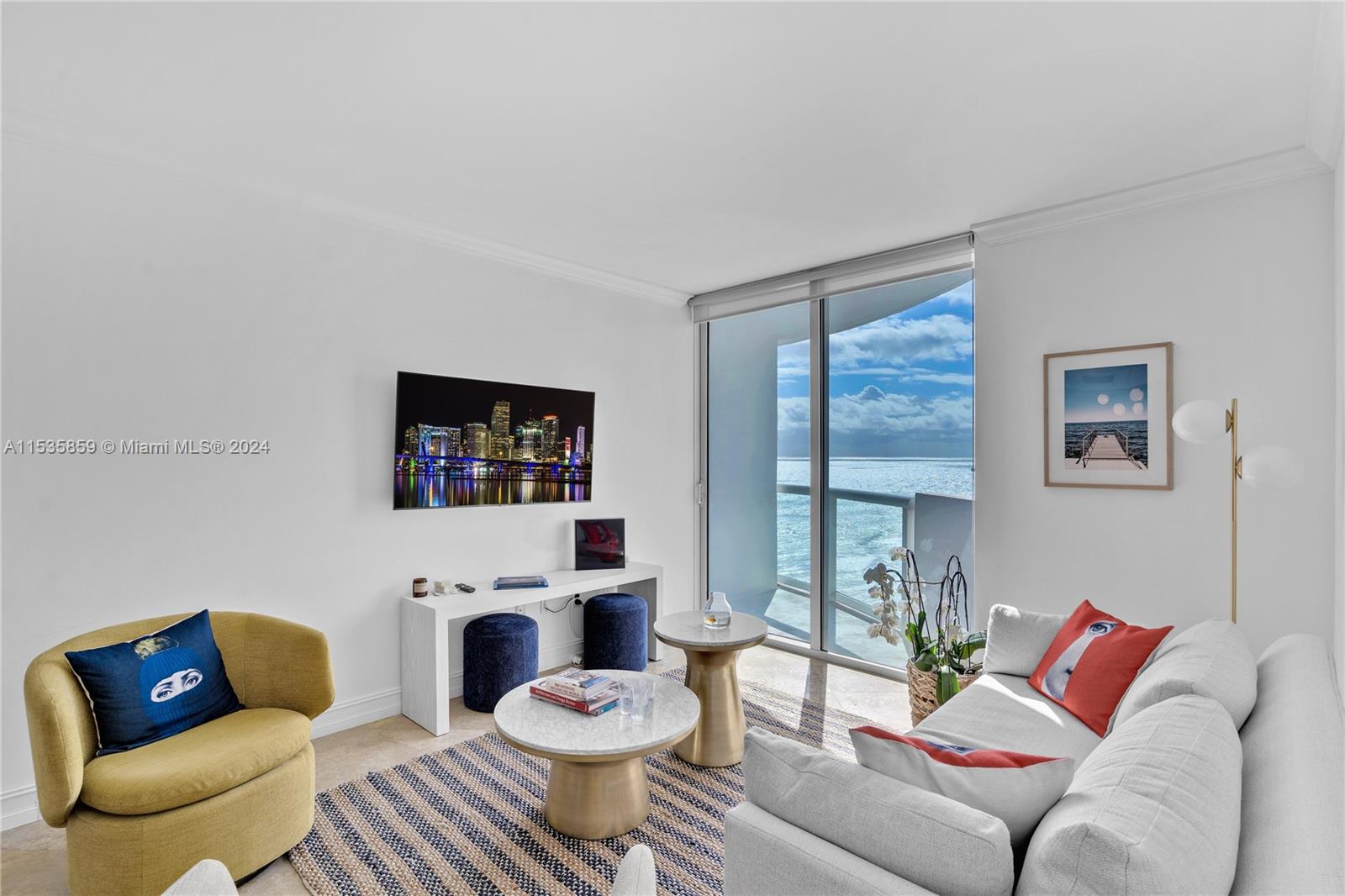 6365 Collins Ave 2405, Miami Beach, Florida 33141, 1 Bedroom Bedrooms, ,1 BathroomBathrooms,Residential,For Sale,6365 Collins Ave 2405,A11535859