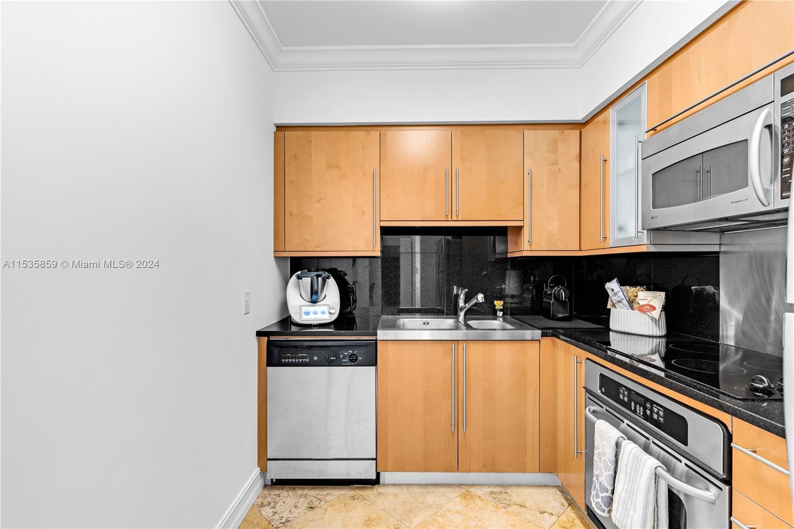 6365 Collins Ave 2405, Miami Beach, Florida 33141, 1 Bedroom Bedrooms, ,1 BathroomBathrooms,Residential,For Sale,6365 Collins Ave 2405,A11535859