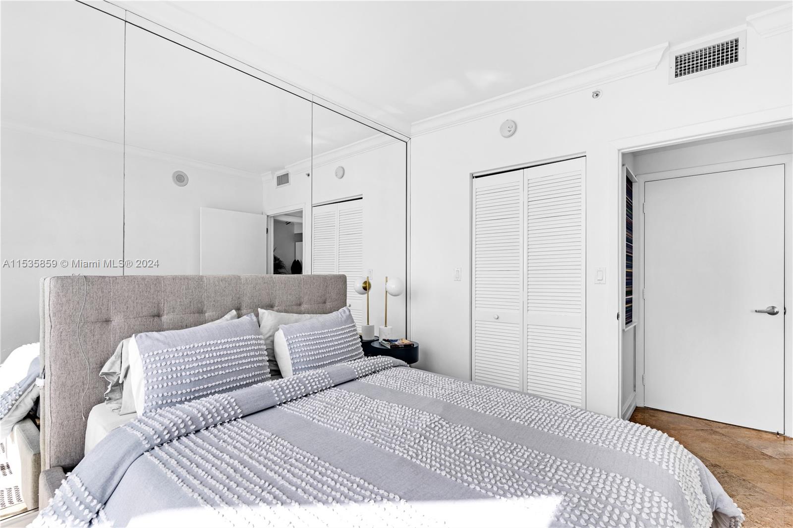 6365 Collins Ave 2405, Miami Beach, Florida 33141, 1 Bedroom Bedrooms, ,1 BathroomBathrooms,Residential,For Sale,6365 Collins Ave 2405,A11535859