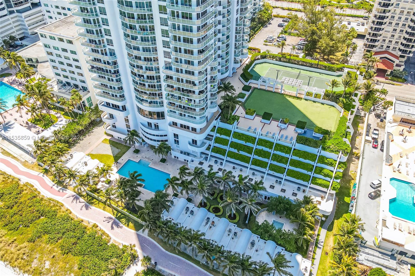 6365 Collins Ave 2405, Miami Beach, Florida 33141, 1 Bedroom Bedrooms, ,1 BathroomBathrooms,Residential,For Sale,6365 Collins Ave 2405,A11535859