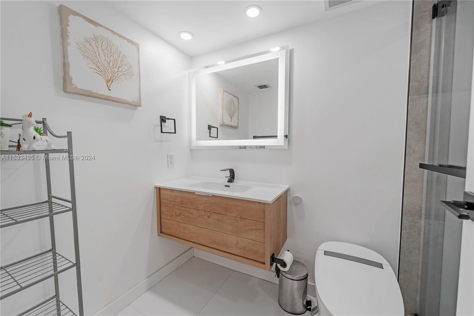 7601 E Treasure Dr 819, North Bay Village, Florida 33141, 2 Bedrooms Bedrooms, ,2 BathroomsBathrooms,Residentiallease,For Rent,7601 E Treasure Dr 819,A11533495