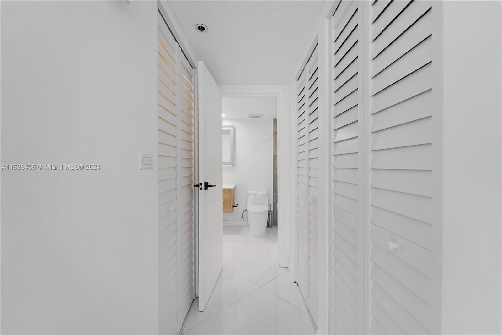 7601 E Treasure Dr 819, North Bay Village, Florida 33141, 2 Bedrooms Bedrooms, ,2 BathroomsBathrooms,Residentiallease,For Rent,7601 E Treasure Dr 819,A11533495