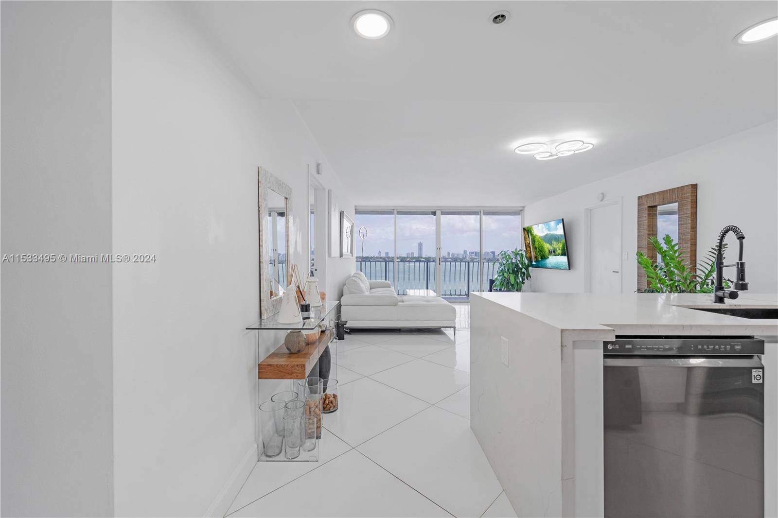 7601 E Treasure Dr 819, North Bay Village, Florida 33141, 2 Bedrooms Bedrooms, ,2 BathroomsBathrooms,Residentiallease,For Rent,7601 E Treasure Dr 819,A11533495