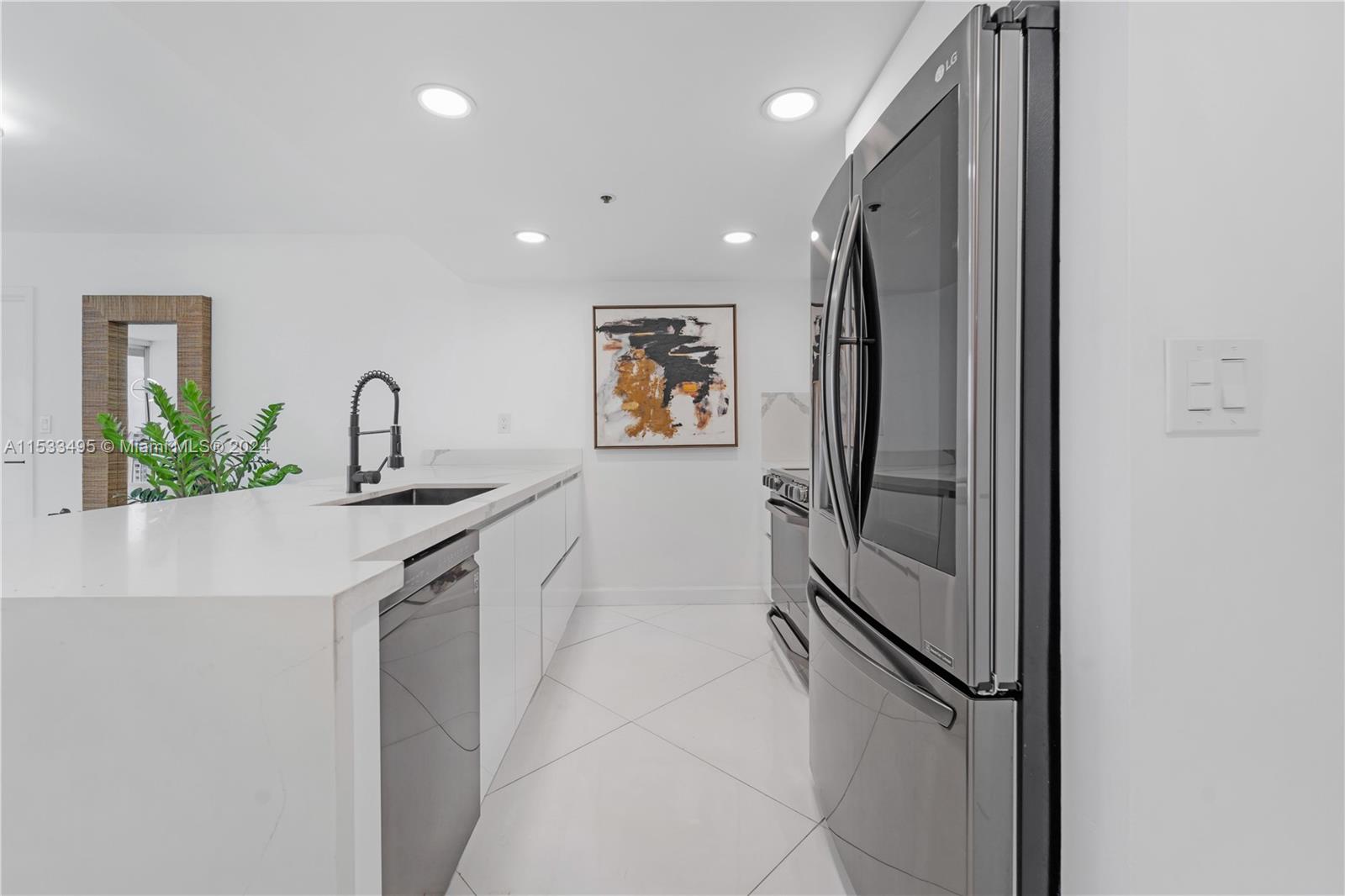 7601 E Treasure Dr 819, North Bay Village, Florida 33141, 2 Bedrooms Bedrooms, ,2 BathroomsBathrooms,Residentiallease,For Rent,7601 E Treasure Dr 819,A11533495