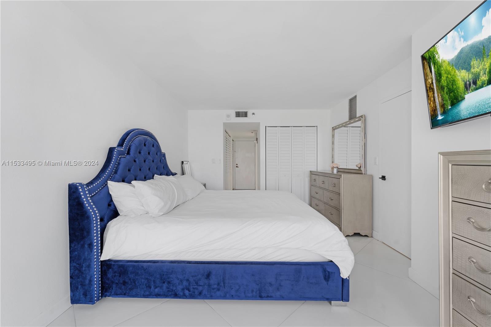 7601 E Treasure Dr 819, North Bay Village, Florida 33141, 2 Bedrooms Bedrooms, ,2 BathroomsBathrooms,Residentiallease,For Rent,7601 E Treasure Dr 819,A11533495