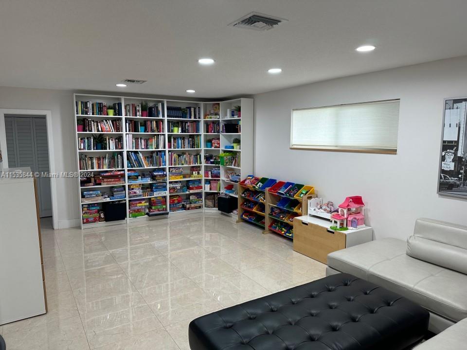 3440 N 40th St, Hollywood, Florida 33021, 3 Bedrooms Bedrooms, ,3 BathroomsBathrooms,Residential,For Sale,3440 N 40th St,A11535844