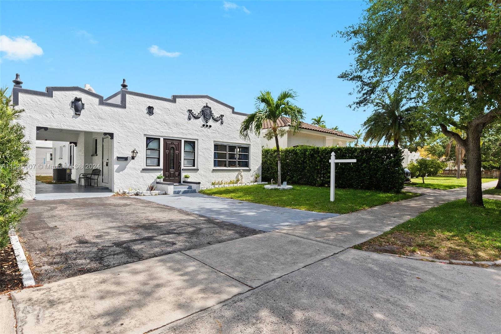 1517 Monroe St, Hollywood, Florida 33020, 5 Bedrooms Bedrooms, ,3 BathroomsBathrooms,Residential,For Sale,1517 Monroe St,A11535907