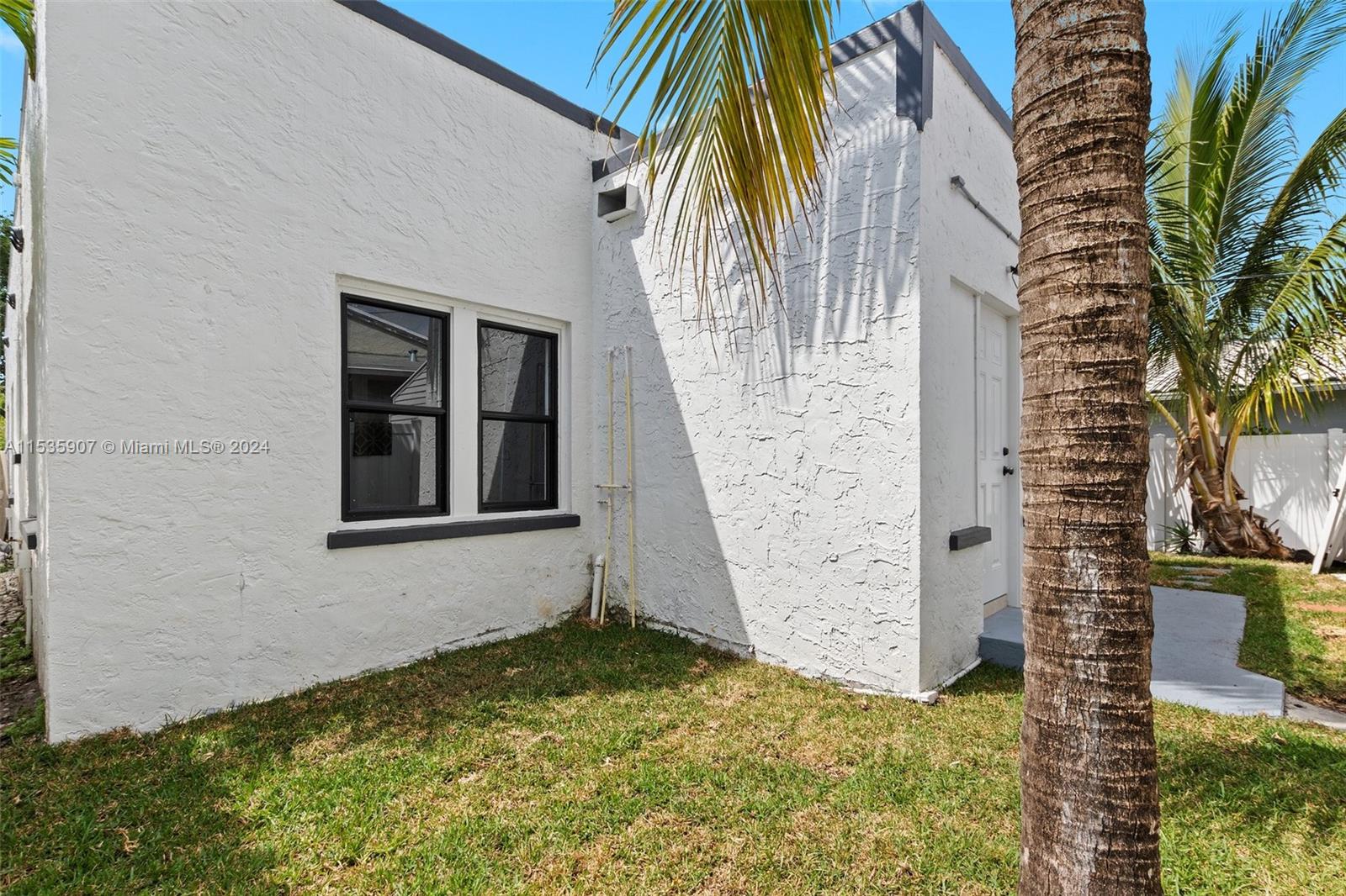 1517 Monroe St, Hollywood, Florida 33020, 5 Bedrooms Bedrooms, ,3 BathroomsBathrooms,Residential,For Sale,1517 Monroe St,A11535907