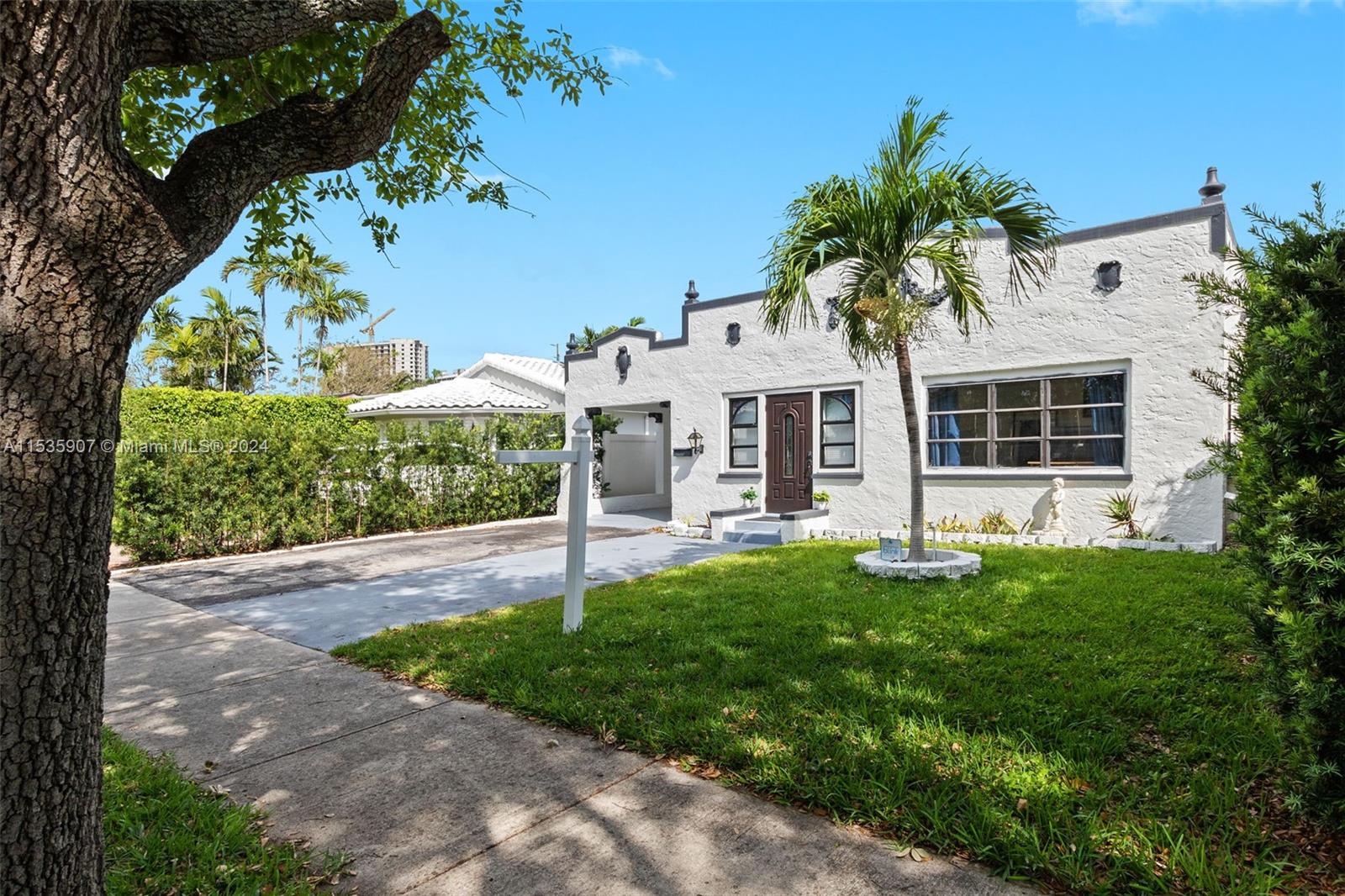 1517 Monroe St, Hollywood, Florida 33020, 5 Bedrooms Bedrooms, ,3 BathroomsBathrooms,Residential,For Sale,1517 Monroe St,A11535907