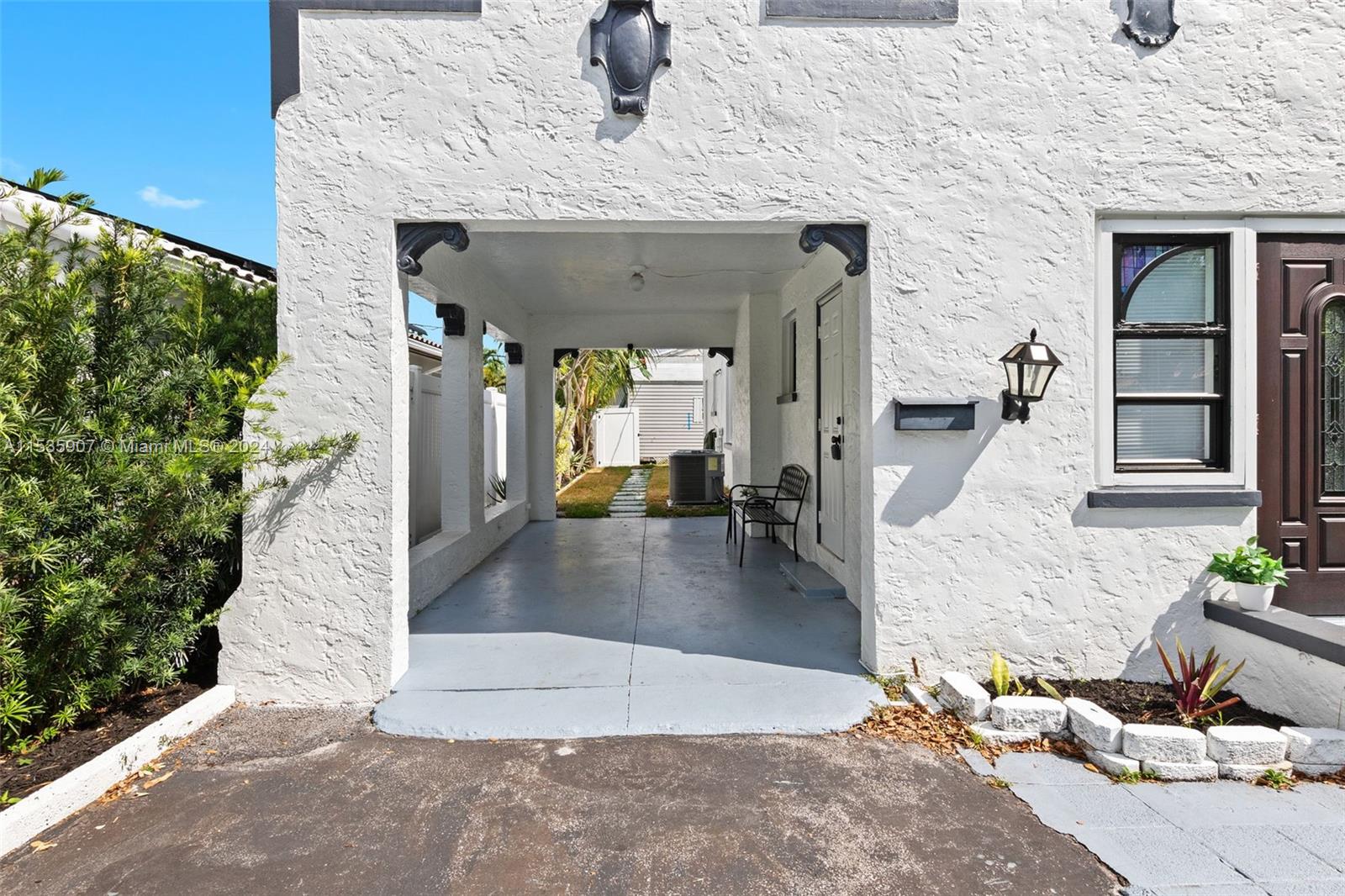 1517 Monroe St, Hollywood, Florida 33020, 5 Bedrooms Bedrooms, ,3 BathroomsBathrooms,Residential,For Sale,1517 Monroe St,A11535907