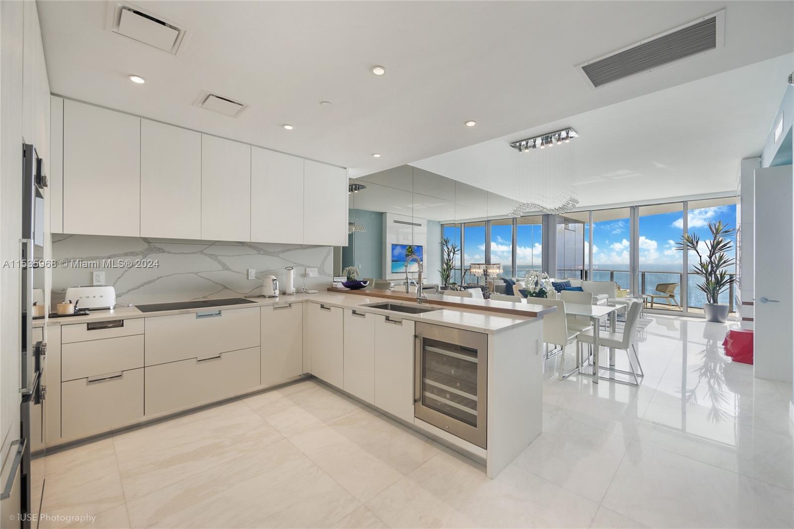 15701 Collins Ave, Sunny Isles Beach, FL, 33160 United States, 2 Bedrooms Bedrooms, ,2 BathroomsBathrooms,Residential,For Sale,Collins Ave,A11535968