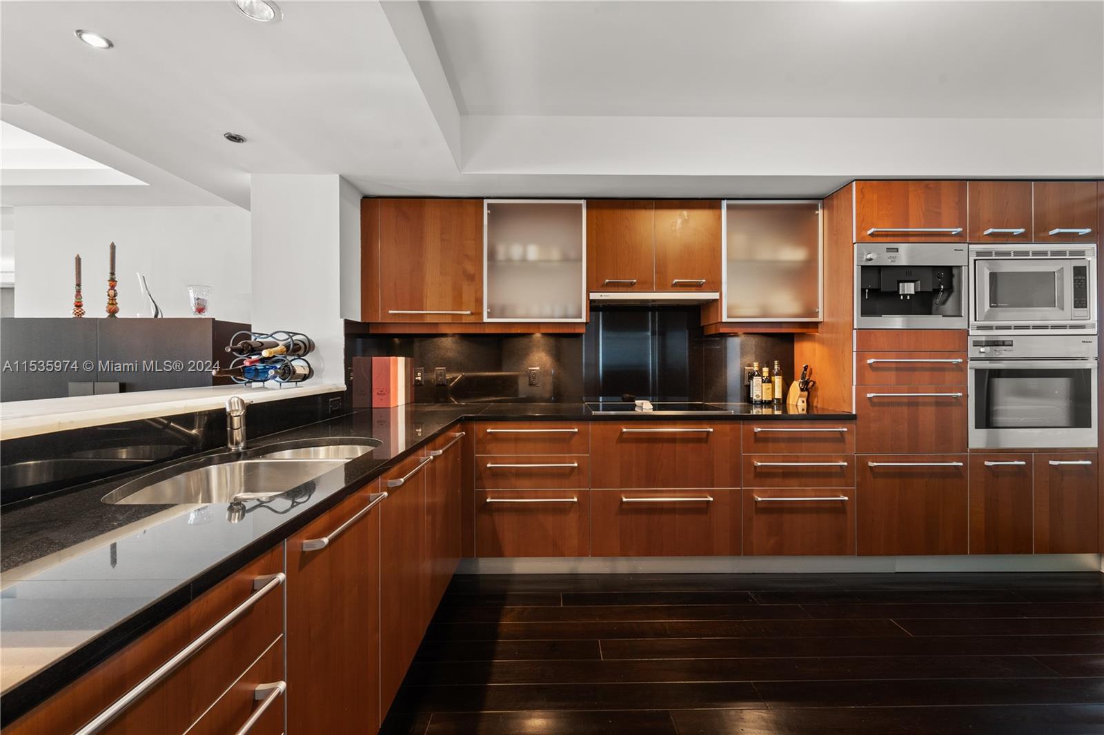 1331 Brickell Bay Dr 3903, Miami, Florida 33131, 2 Bedrooms Bedrooms, ,3 BathroomsBathrooms,Residential,For Sale,1331 Brickell Bay Dr 3903,A11535974